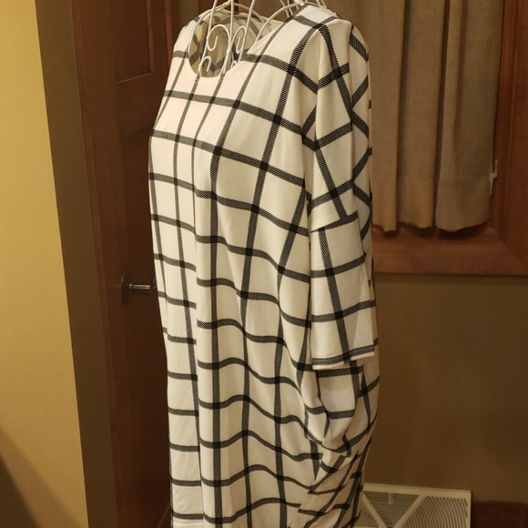 Agnes & Dora black and white top - Picture 4 of 5